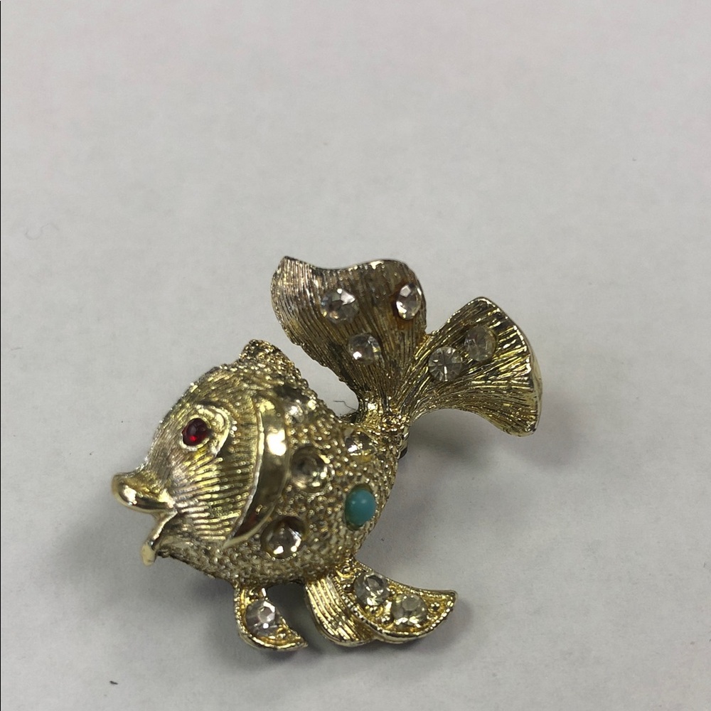 Gold Fish-Shaped sparkling  Brooch